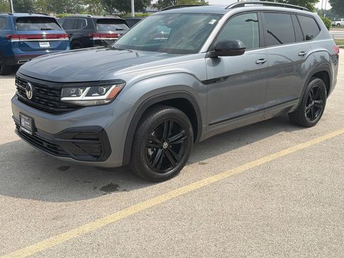 Certified 2023 Volkswagen Atlas SEL R-Line AWD/4WD image 3
