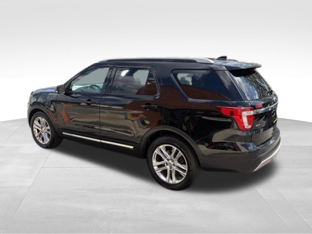 Used 2016 Ford Explorer XLT w/ Equipment Group 202A FWD image 27