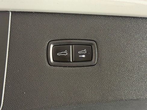 Certified 2025 Porsche Cayenne Coupe image 18