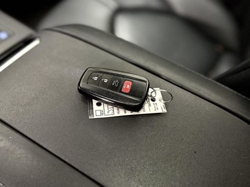 Used 2022 Toyota Highlander XLE image 24