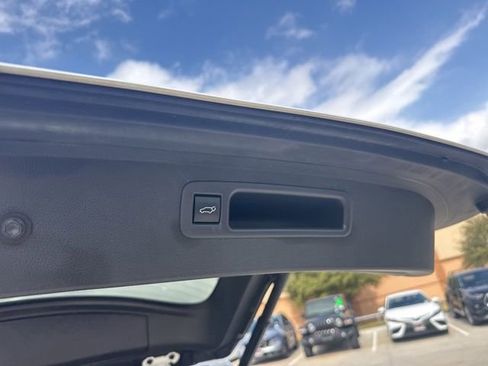 Used 2022 Toyota Highlander XLE image 8