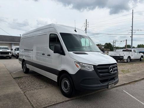 Used 2024 Mercedes-Benz Sprinter 2500 image 3