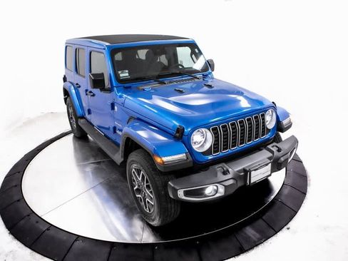 Used 2024 Jeep Wrangler Sahara image 35
