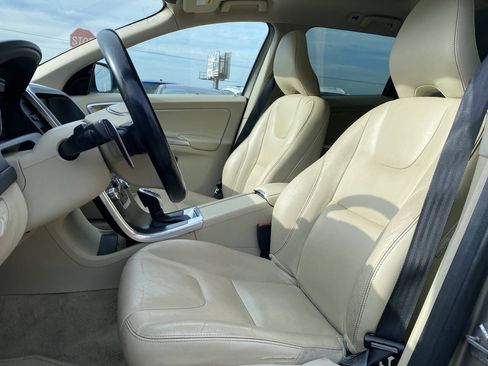 Used 2015 Volvo XC60 T6 w/ Proximity Package AWD/4WD image 12