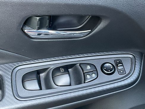 Used 2025 Nissan Versa SV image 13