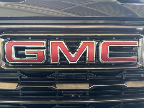 Certified 2025 GMC Sierra 2500 AT4X w/ AT4X AEV Edition AWD/4WD image 32