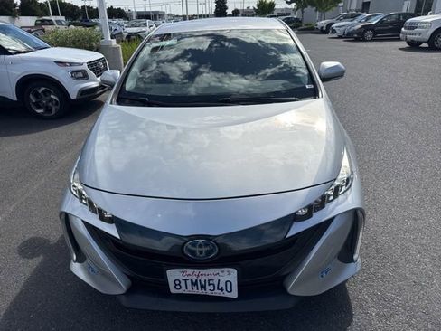 Used 2021 Toyota Prius Prime XLE image 3