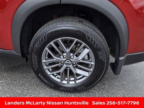 Used 2025 Nissan Rogue S image 12