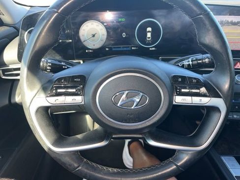 Used 2022 Hyundai Elantra Limited image 16