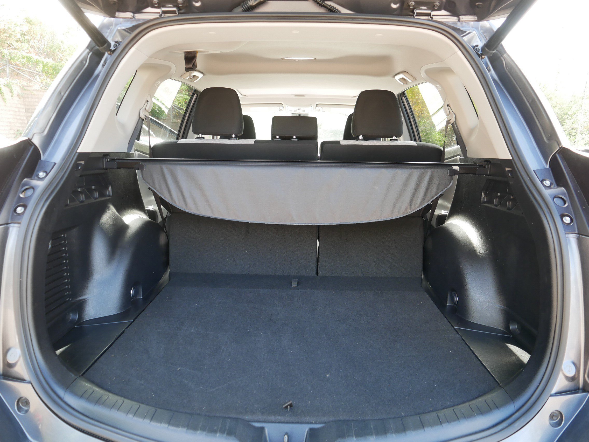 Used 2018 Toyota RAV4 XLE FWD image 18