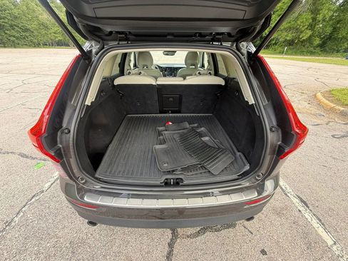 Used 2018 Volvo XC60 T5 Momentum w/ Vision Package AWD/4WD image 13