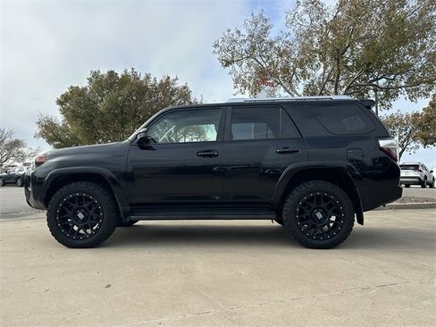 Used 2017 Toyota 4Runner SR5 image 2