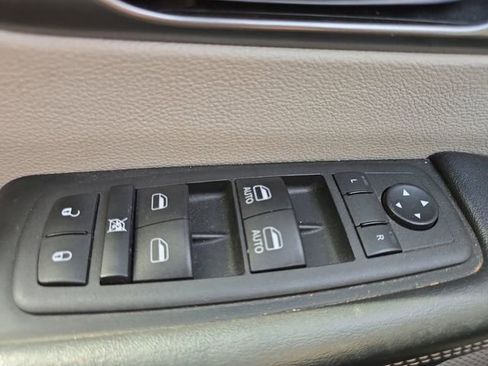 Used 2022 Chrysler Pacifica Touring-L FWD image 29