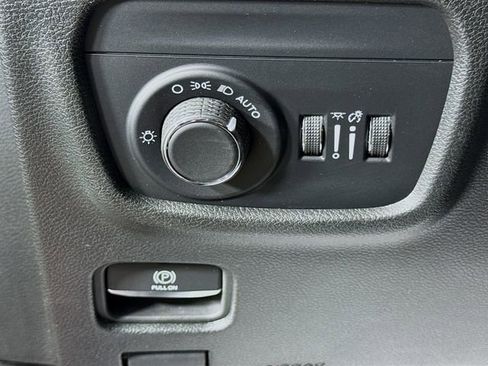 Used 2023 Jeep Grand Cherokee Laredo AWD/4WD image 10