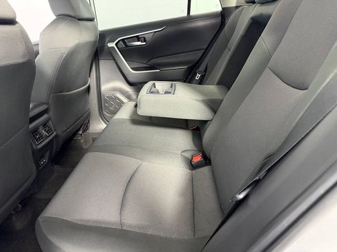 Used 2025 Toyota RAV4 XLE AWD/4WD image 25