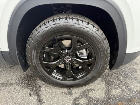 New 2026 Volkswagen Atlas Peak Edition image 25