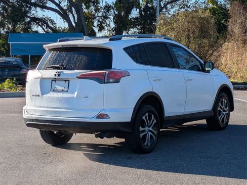 Used 2018 Toyota RAV4 LE image 5