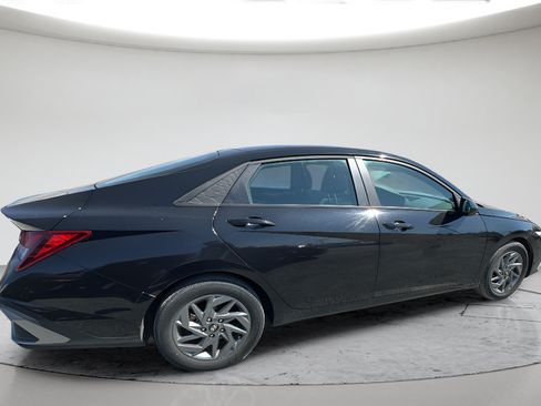 Used 2024 Hyundai Elantra SEL FWD image 4