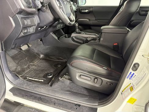 Used 2020 Toyota Tacoma TRD Off-Road w/ Technology Package image 9