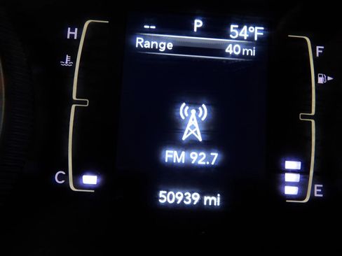 Used 2019 Jeep Cherokee Latitude w/ Cold Weather Group image 20