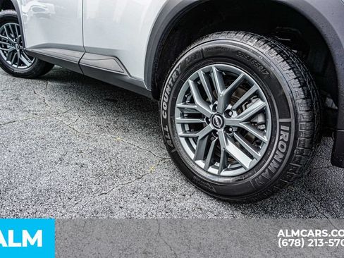 Used 2024 Nissan Rogue S FWD image 16
