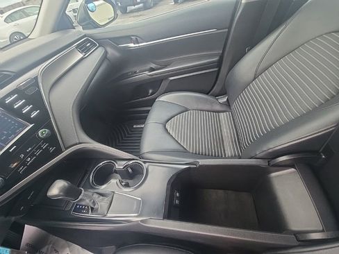 Used 2020 Toyota Camry SE image 18