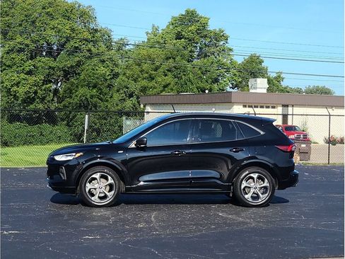 Used 2023 Ford Escape ST-Line w/ Tech Pack #1 AWD/4WD image 7