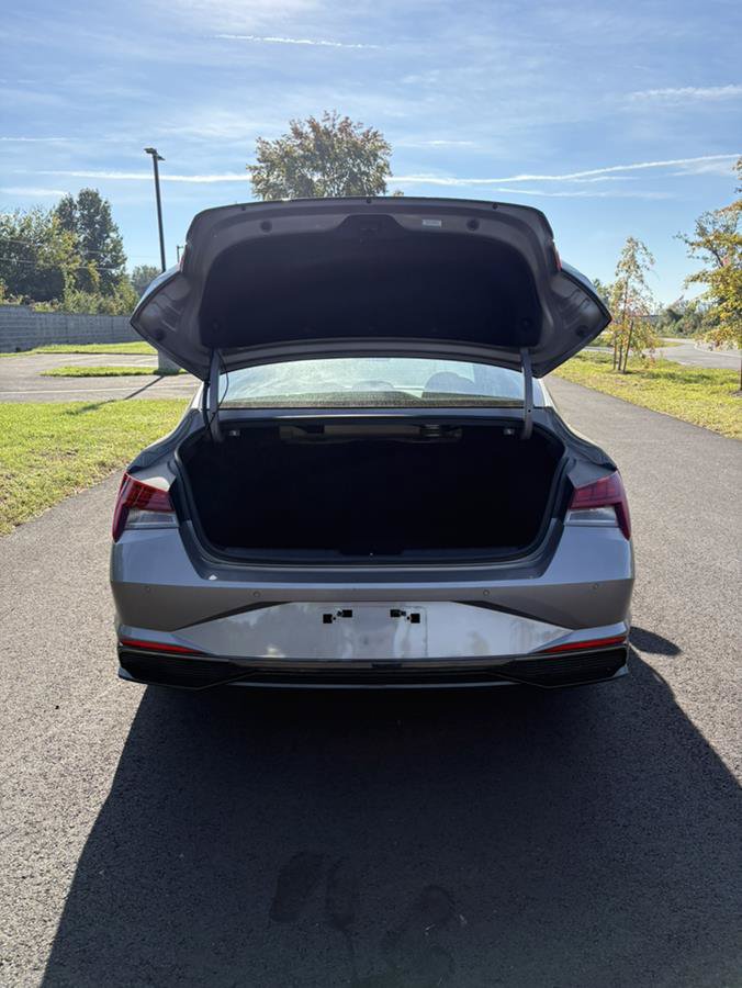 Used 2023 Hyundai Elantra Limited FWD image 5