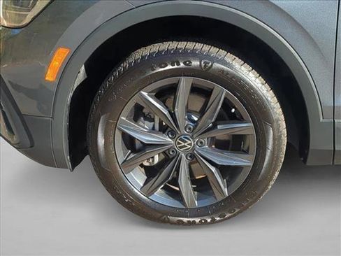 Used 2022 Volkswagen Tiguan SE AWD/4WD image 26