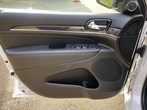 Used 2020 Jeep Grand Cherokee Overland image 12