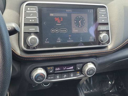 Used 2020 Nissan Kicks SR w/ SR Premium Package FWD image 13
