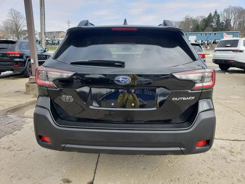 Used 2023 Subaru Outback Premium image 4