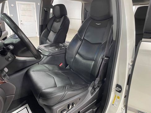 Used 2015 Cadillac Escalade Luxury AWD/4WD image 10