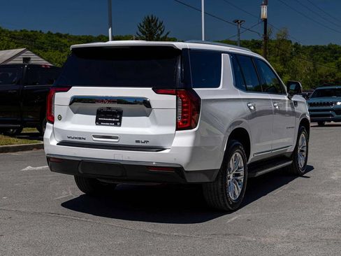 Used 2023 GMC Yukon SLT w/ SLT Luxury Package AWD/4WD image 4