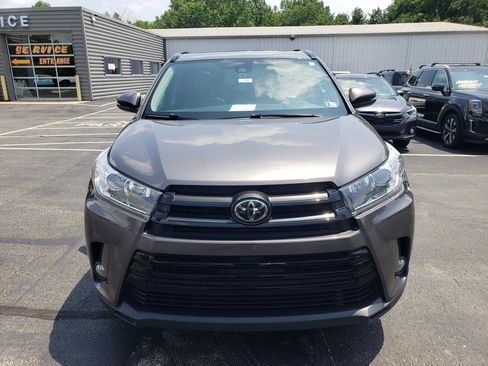 Used 2017 Toyota Highlander SE AWD/4WD image 2