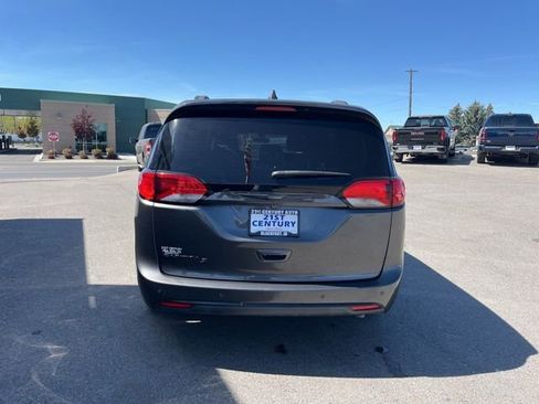 Used 2020 Chrysler Pacifica Touring-L w/ S Appearance Package FWD image 13