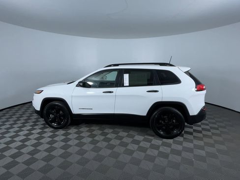 Used 2016 Jeep Cherokee Sport w/ Cold Weather Group image 6