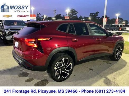 Used 2024 Chevrolet Trax RS w/ Sunroof Package image 7