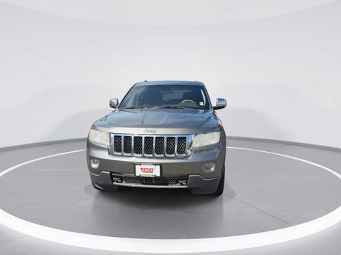Used 2013 Jeep Grand Cherokee Overland w/ Advance Technology Group AWD/4WD image 3