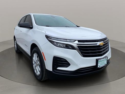 Used 2024 Chevrolet Equinox LS w/ Driver Confidence II Package image 8