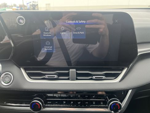 Used 2026 Chevrolet Equinox LT w/ Convenience Package II image 26