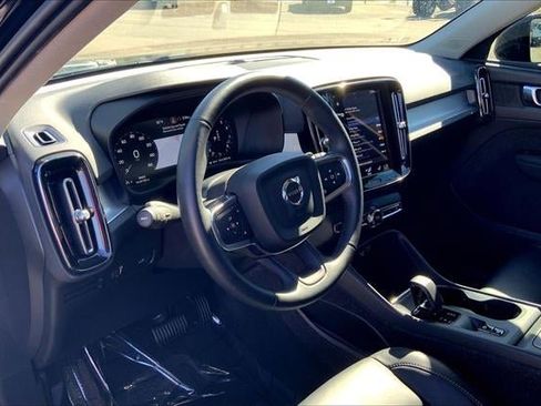 Used 2022 Volvo XC40 T5 Momentum image 48