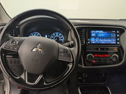 Used 2019 Mitsubishi Outlander SE FWD image 21