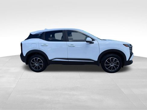 Certified 2025 Nissan Kicks SV FWD image 8