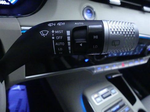 Used 2025 Genesis Electrified GV70 Advanced w/ Prestige Package image 24