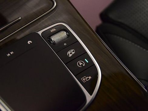 Used 2021 Mercedes-Benz GLC 63 AMG 4MATIC image 25