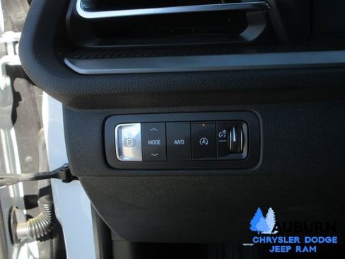 Used 2025 Chevrolet Traverse LT w/ Midnight/Sport Edition image 14