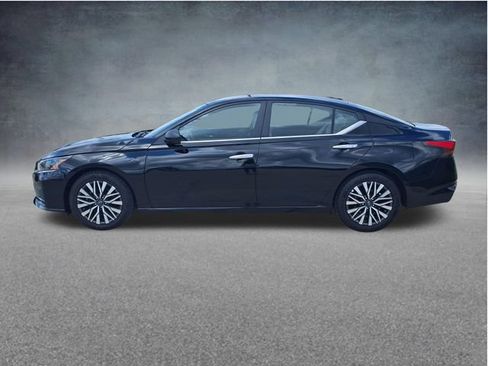 Used 2025 Nissan Altima 2.5 SV FWD image 5