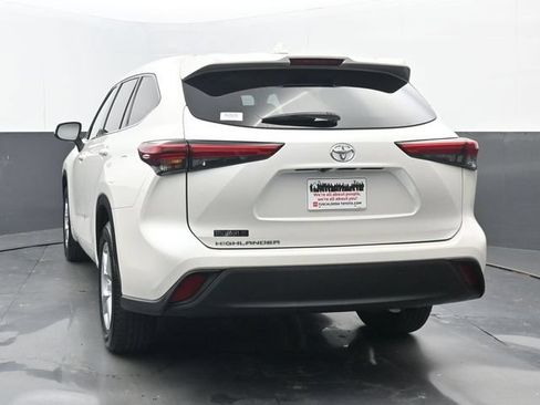 Used 2020 Toyota Highlander LE FWD image 20