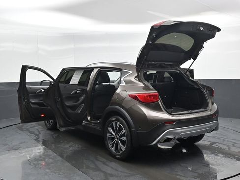 Used 2017 INFINITI QX30 Premium w/ Technology Package image 53